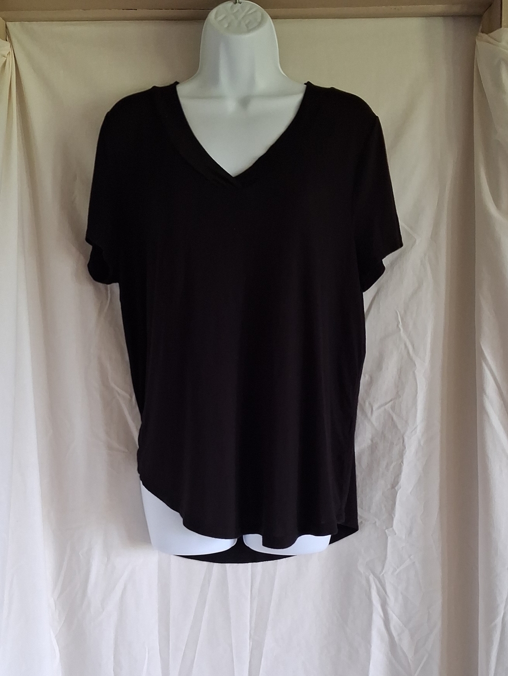 Market & Spruce Black V-Neck Short Sleeve Tee